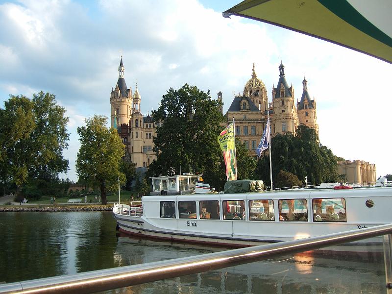 2009-08- (201).JPG - Am Schloss geht's los